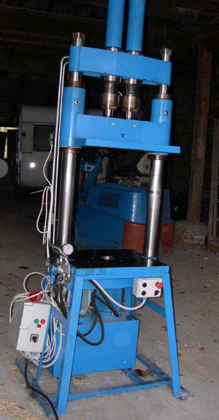 1355_lis_hydraulický_30t.jpg